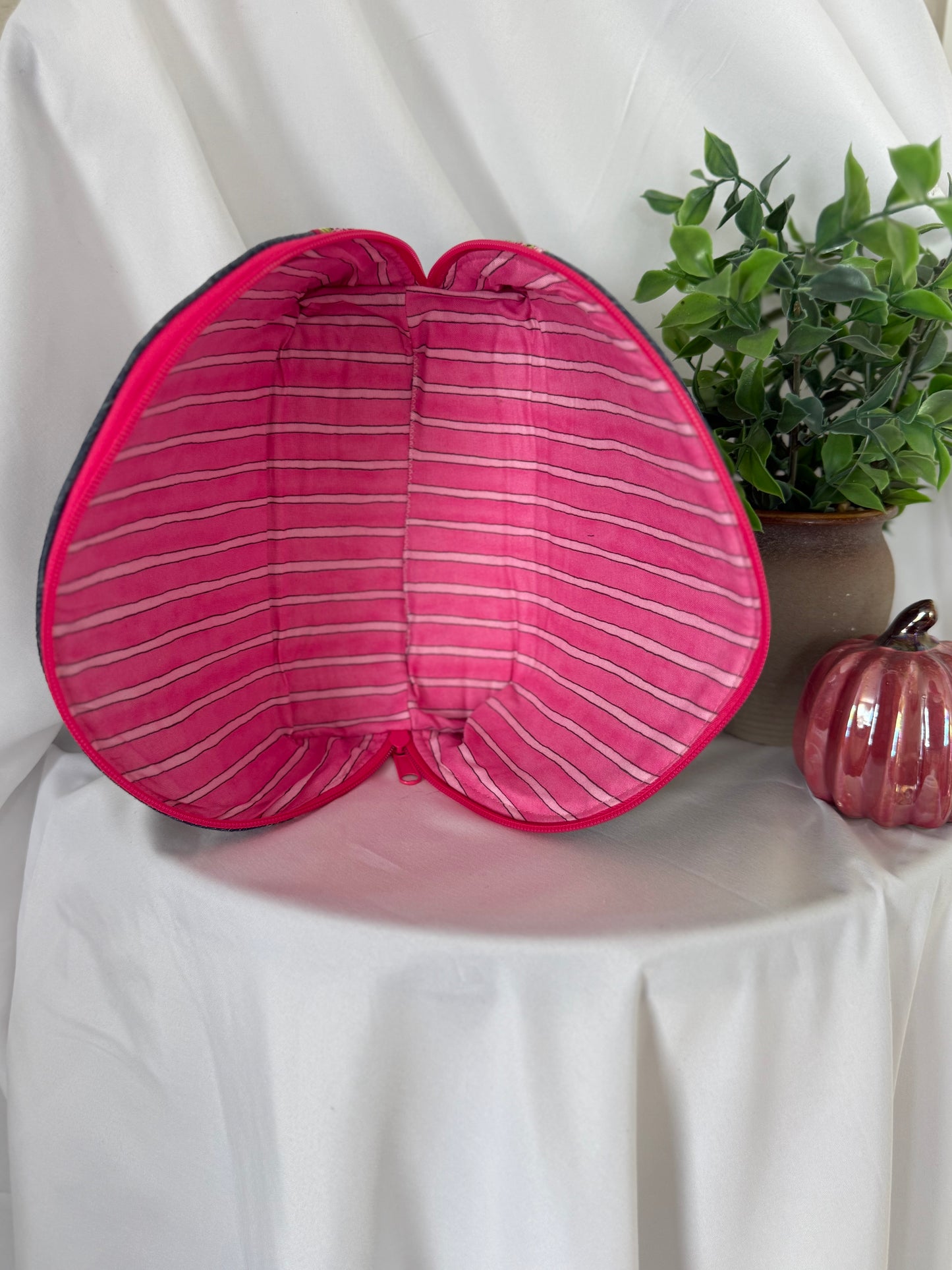 Clam Shell Pouch